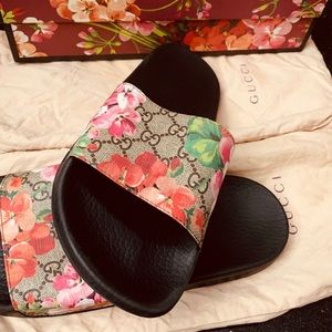 Used Authentic GG Gucci Slippers....